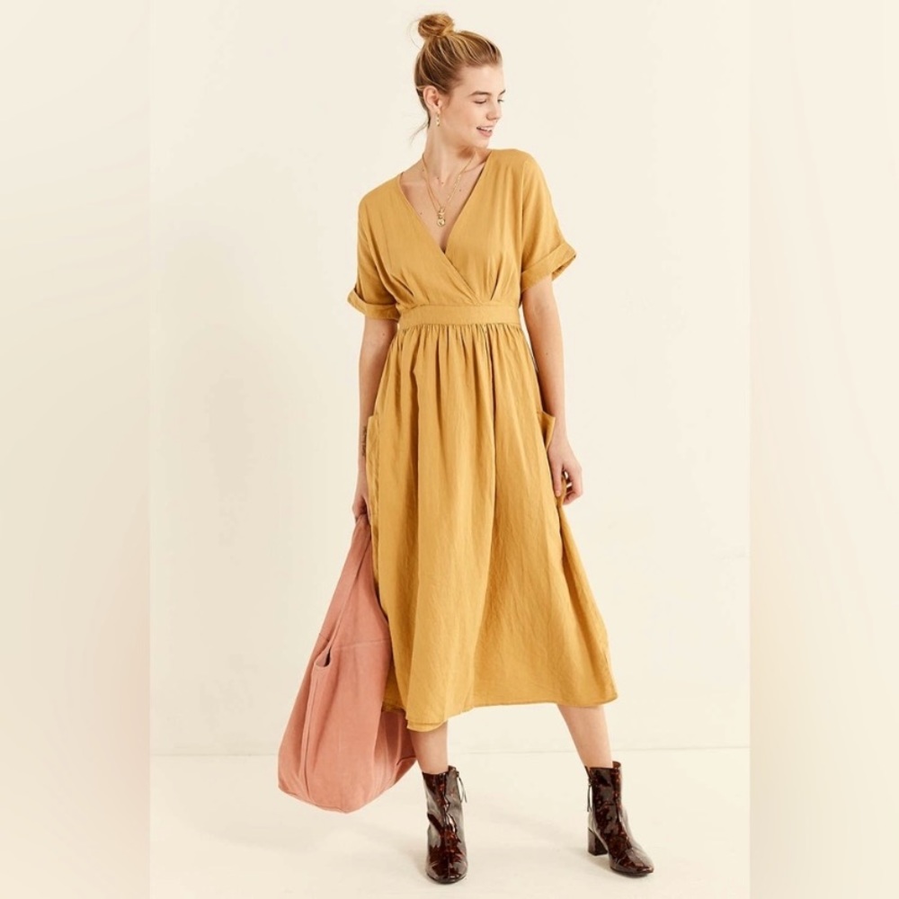 Urban Outfitters Gabrielle Linen
Blend Wrap Midi Dress Golden Yellow Size S